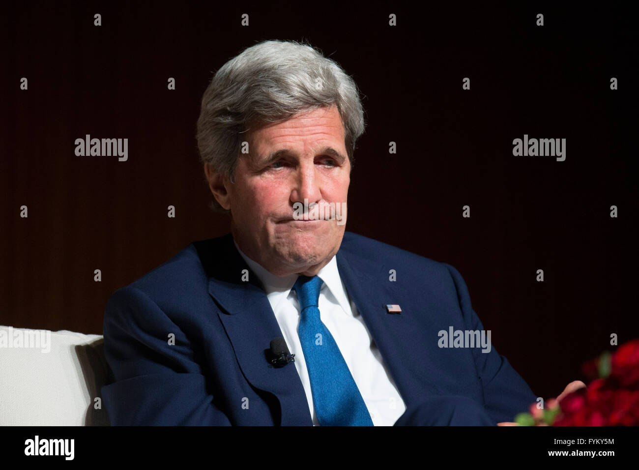 Le secrétaire d'État John Kerry, lors de la guerre du Vietnam, sommet parle de son expérience dans la lutte contre le Vietnam Banque D'Images