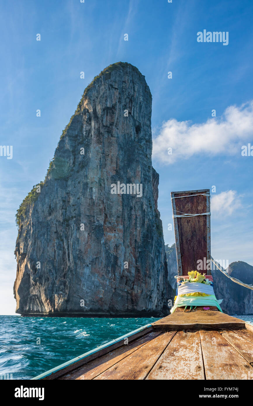 Thaïlande Krabi les îles Phi Phi Phi Phi Leh transparente des falaises rocheuses Banque D'Images