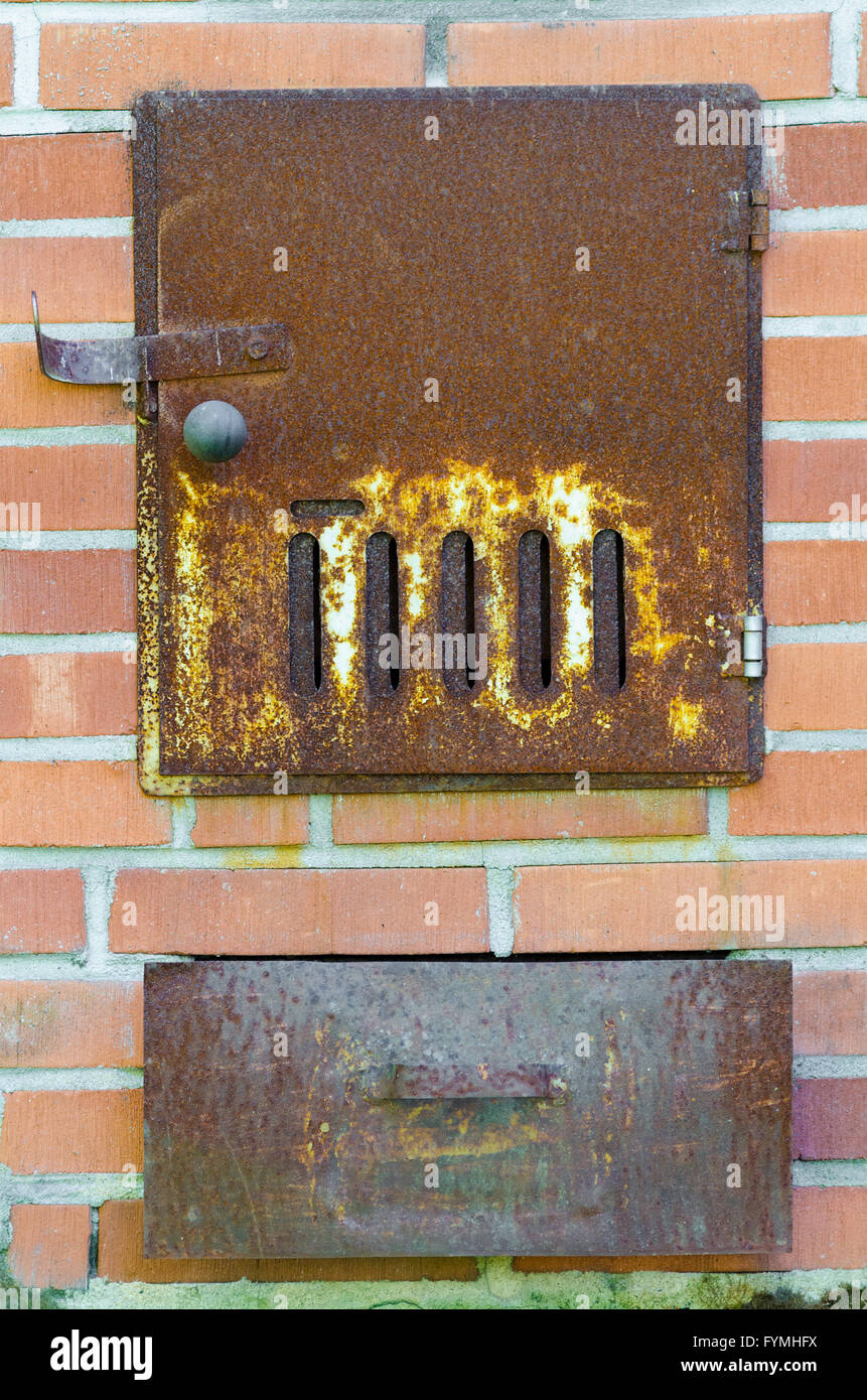 Vieille cuisinière sauna finlandais Banque D'Images