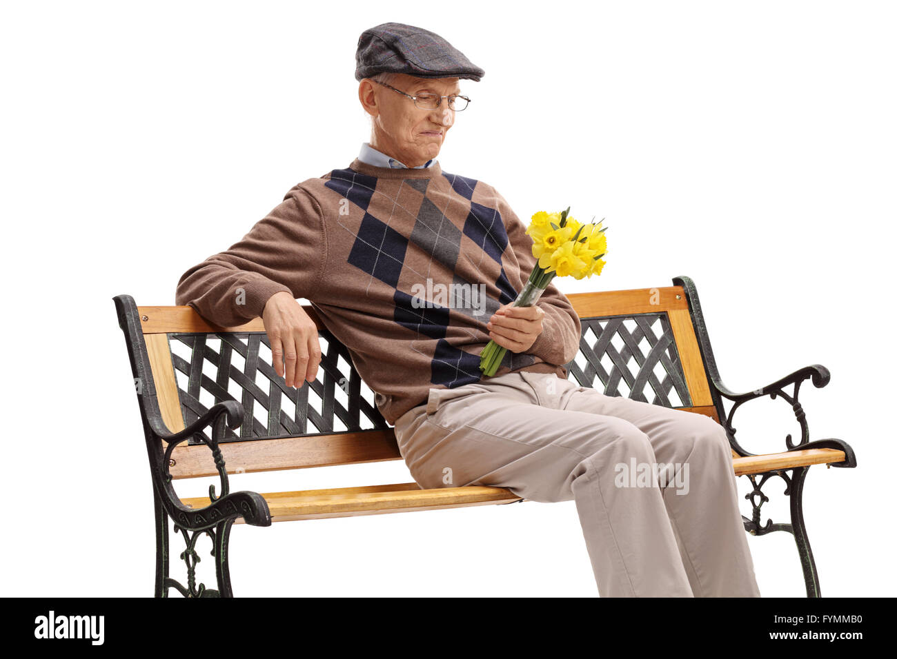 Les cadres supérieurs s'est assis sur un banc en bois et en attente de sa date isolé sur fond blanc Banque D'Images