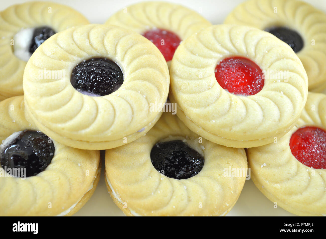 Biscuits sandwich, de bleuet et de saveurs de fraise Banque D'Images
