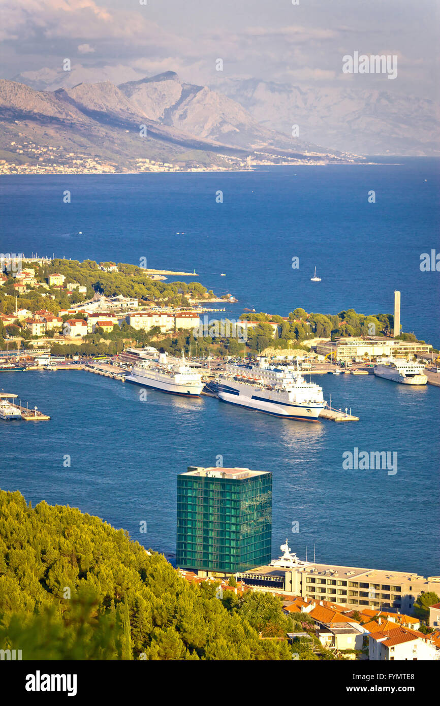 Port de Split et sur la montagne de Biokovo Banque D'Images