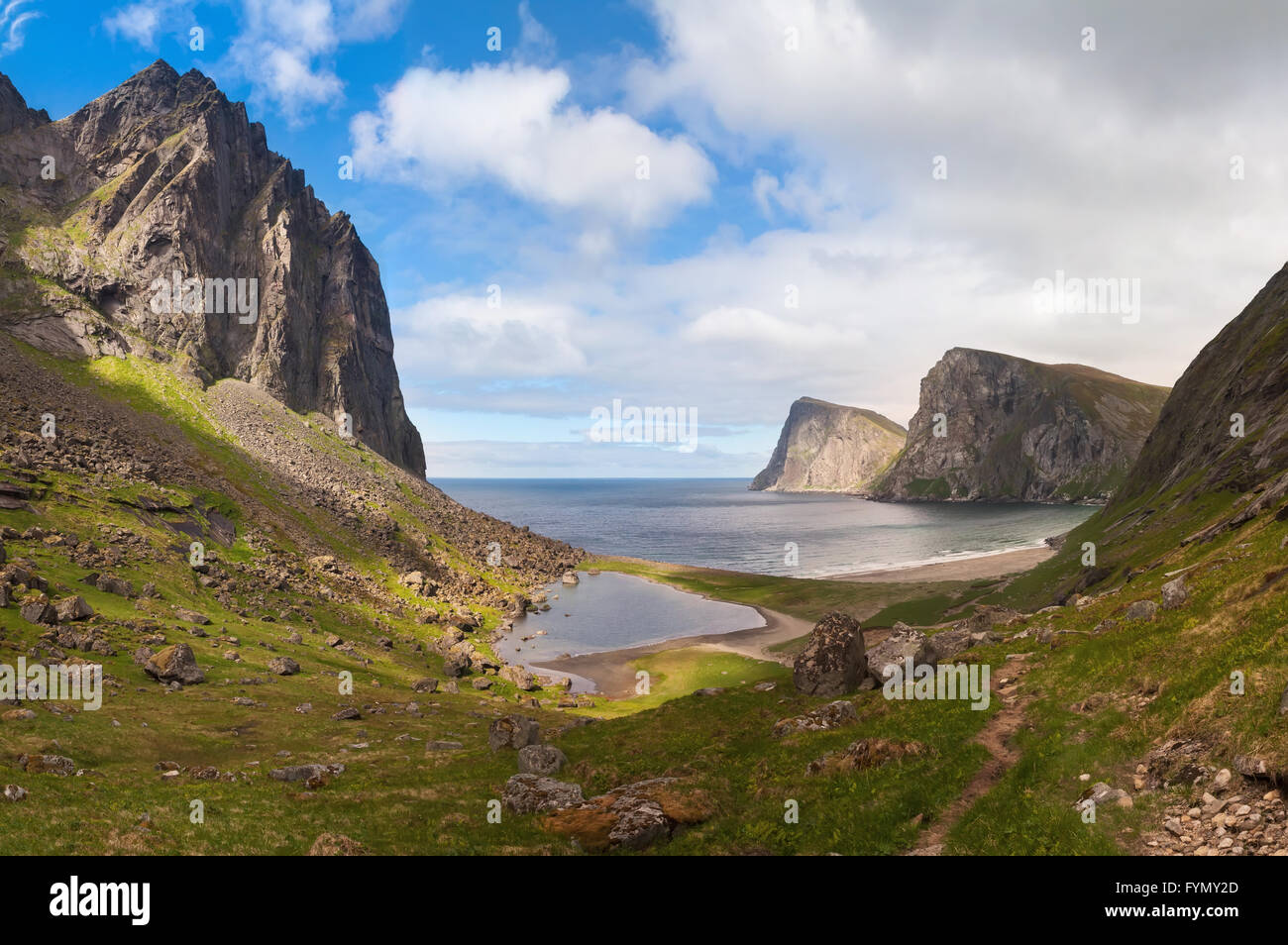 Paradise Kvalvika plage sur les îles Lofoten en Norvège Banque D'Images