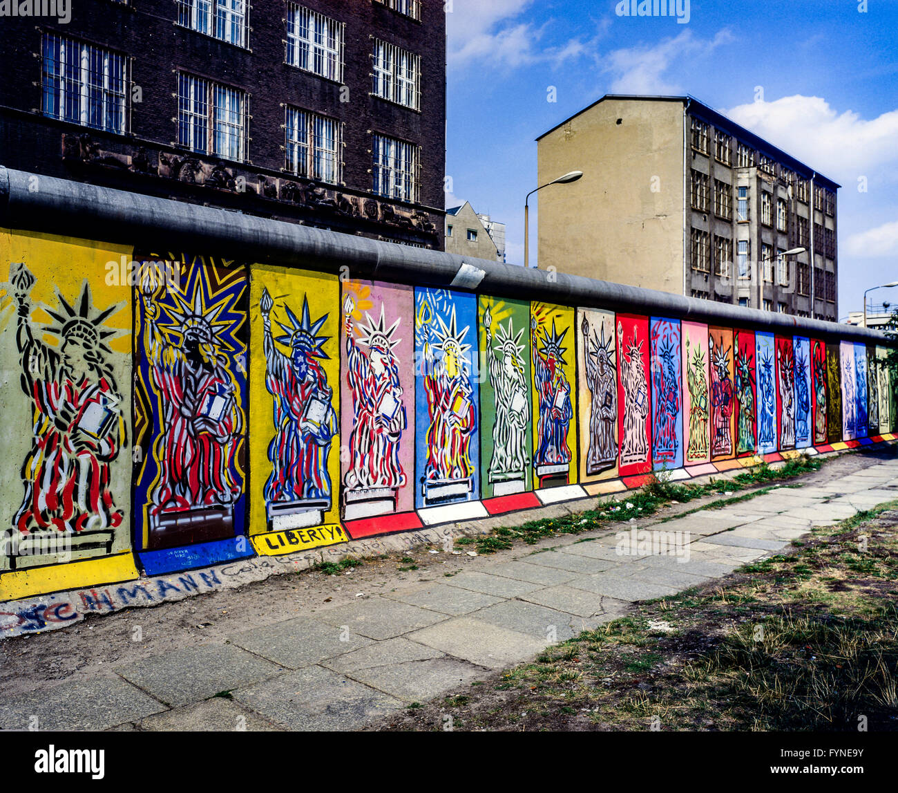 Août 1986, Mur de Berlin, la Statue de la liberté fresques, côté ouest, l'Est de Berlin, bâtiments, rue Zimmerstrasse Berlin Ouest, l'Allemagne, l'Europe, Banque D'Images