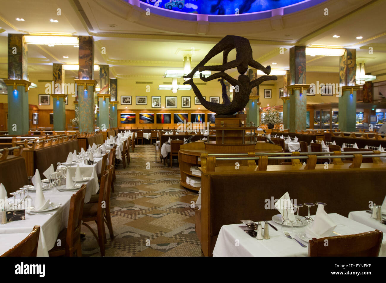 Le quartier historique de La Coupole restaurant Paris France Banque D'Images