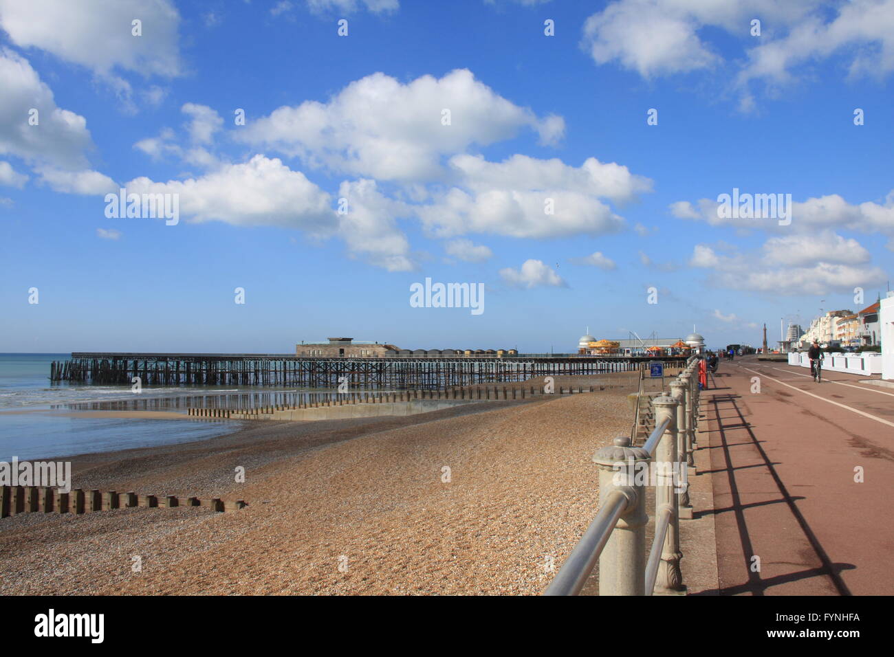 La JETÉE DE HASTINGS, récemment restauré, dans l'EAST SUSSEX UK EN AVRIL 2016 Banque D'Images