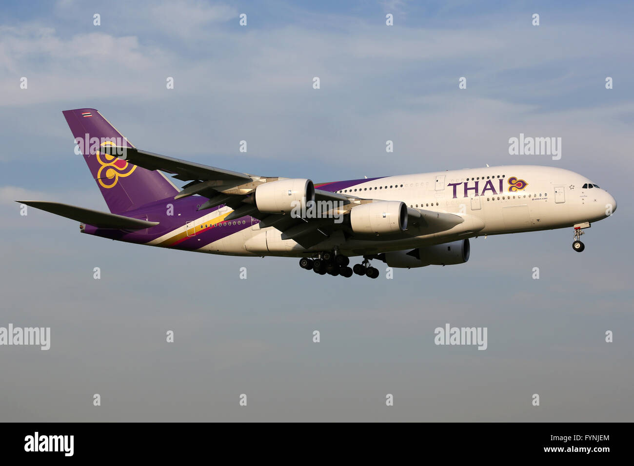 Tokyo, Japon - 9 octobre 2015 : Un Thai Airways Airbus A380-800 avec l'enregistrement HS-TUF à l'atterrissage à Tokyo Narita Internationa Banque D'Images