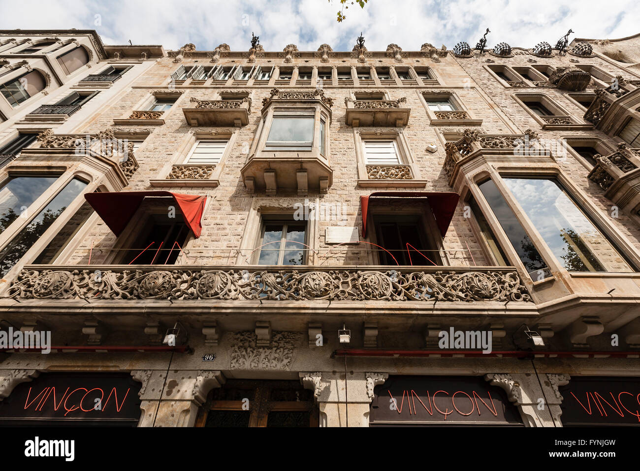 Vinçon design shop situé sur la rue célèbre Passeig de Gracia, La Casa Ramon, de l'architecture moderniste de Barcelone, façade, Banque D'Images