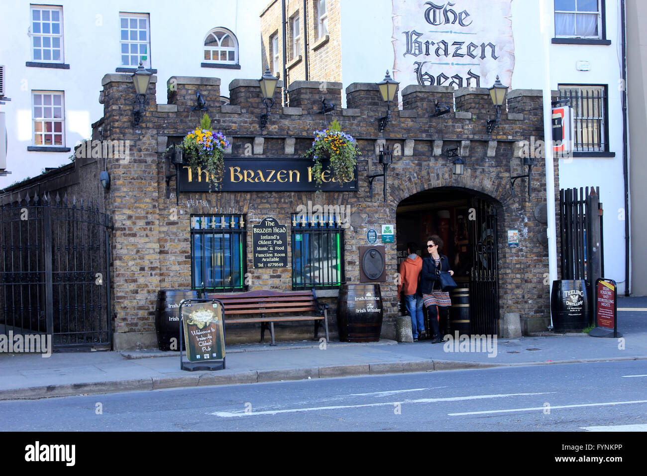 Le Brazen Head, le plus vieux pub de Dublin - à Dublin Banque D'Images