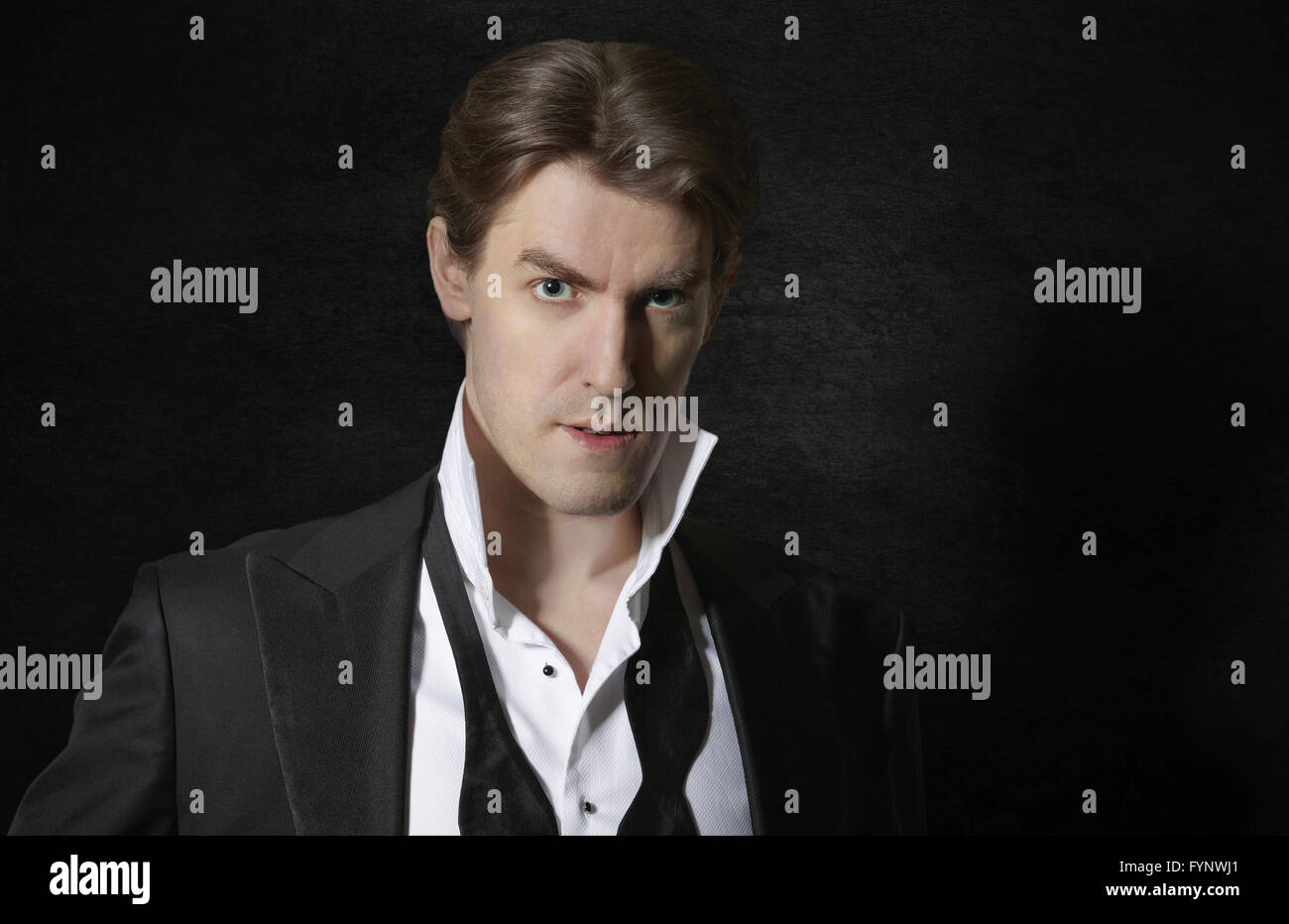 Elegant man in tuxedo Banque D'Images