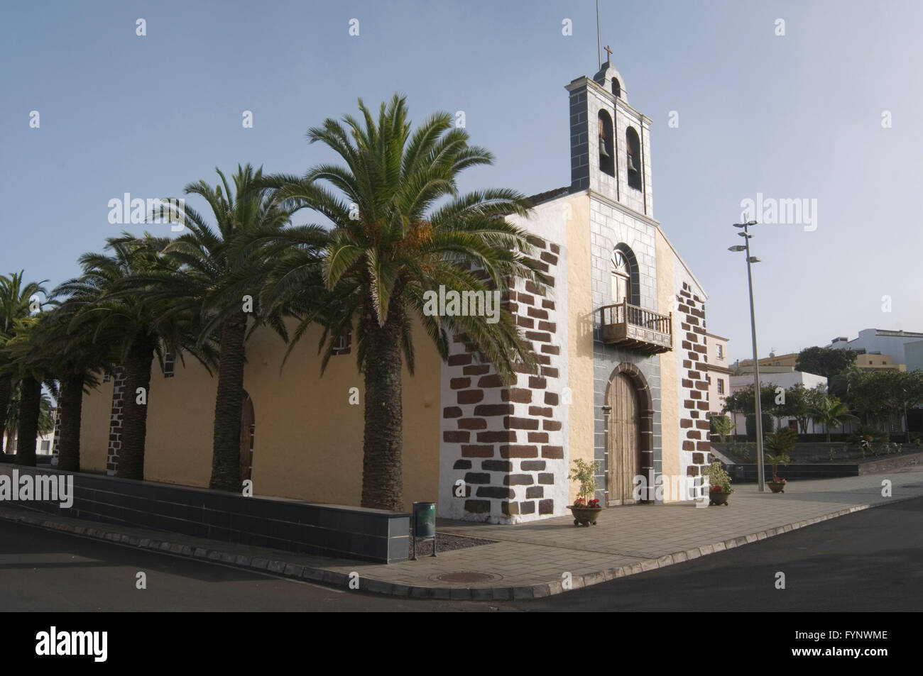 L'Eglise espagnole espagne lieux de culte des églises rurales locales petite congrégation cloches bell tower Banque D'Images