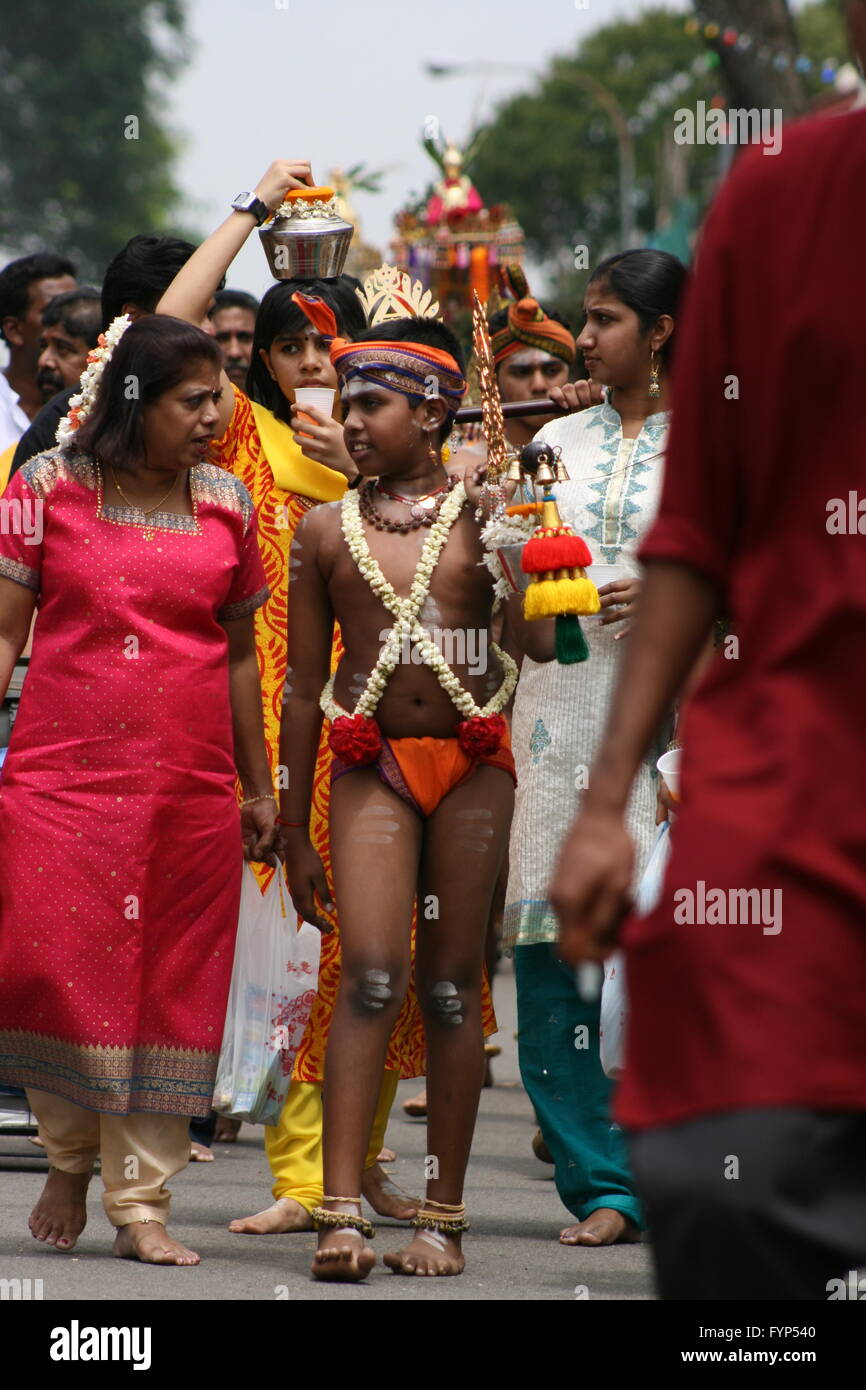 Mère et fils en fête hindoue Banque D'Images