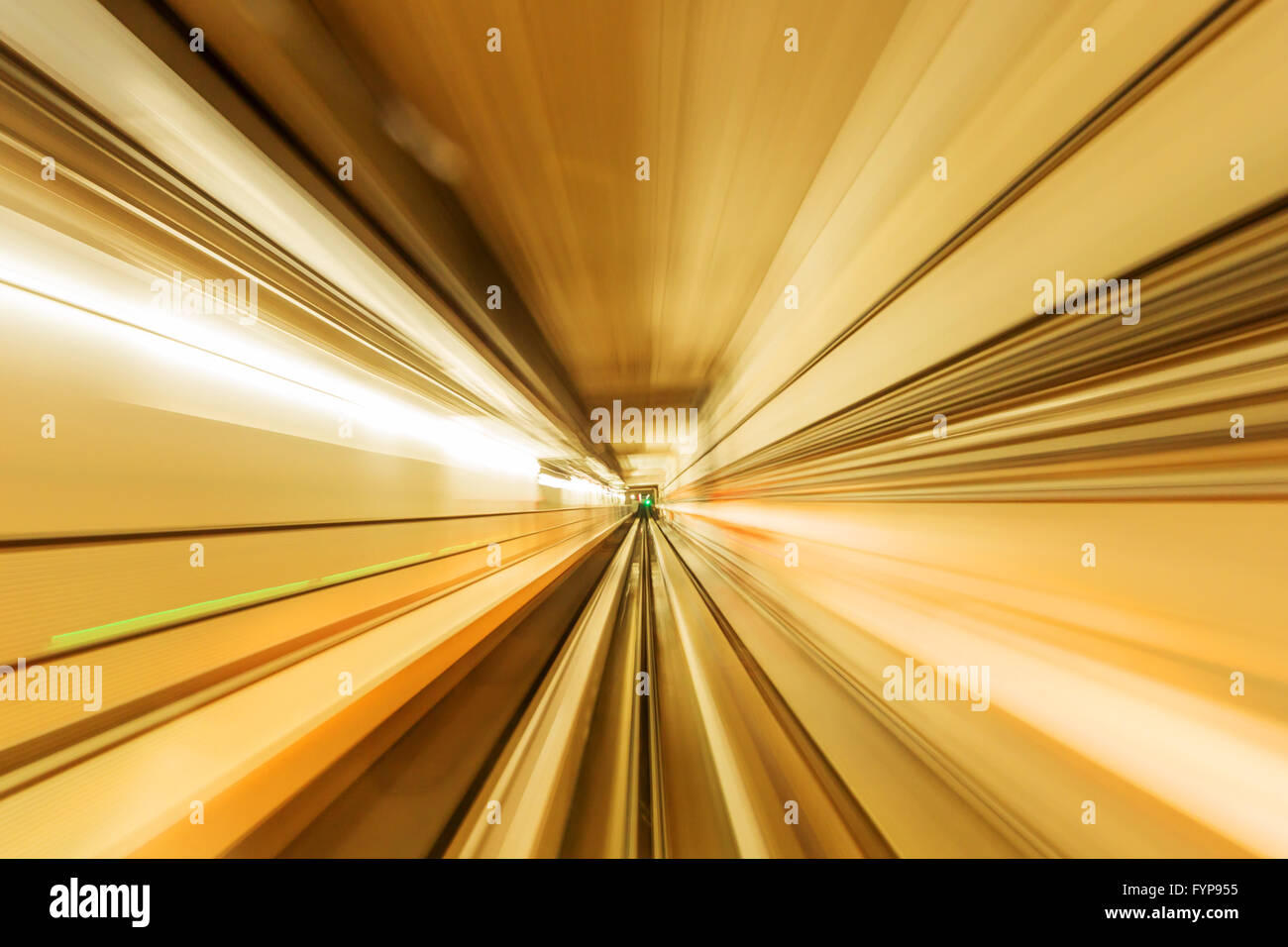 Mouvement à grande vitesse dans un tunnel Banque D'Images