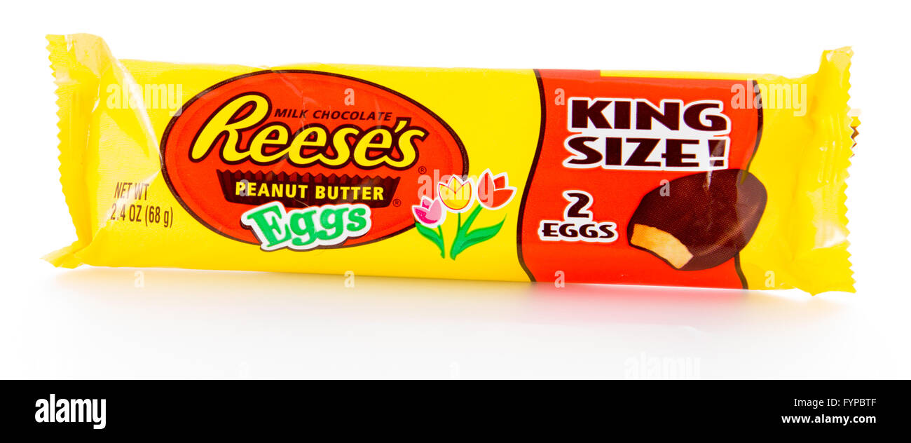 Winneconne, WI - 21 Février 2015 : package double de Reese's peanut butter cup façonné en forme d'un oeuf. Banque D'Images