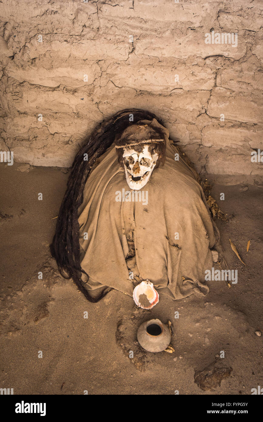 Chauchilla Cemetery avec momies préhispanique dans Nazca désert, Pérou Banque D'Images