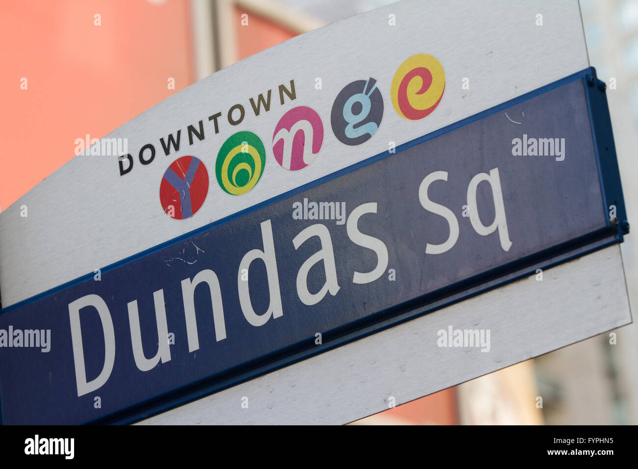 Yonge-Dundas Square, au centre-ville de Toronto, Ont., le 24 avril 2016. Banque D'Images