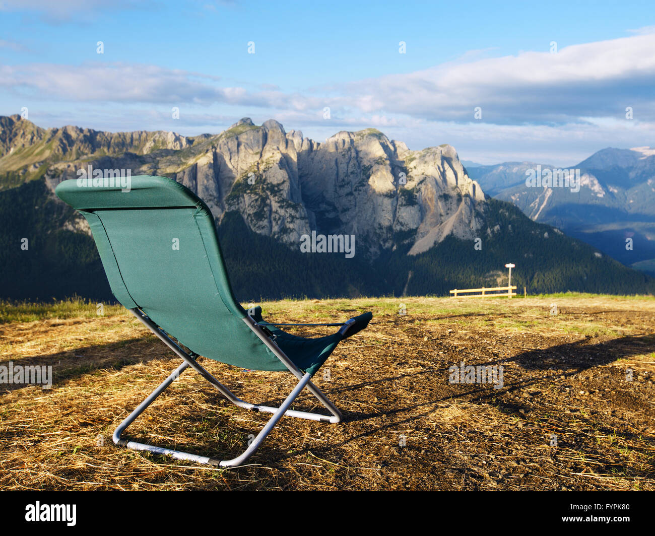 Chaise de Salon avec vue sur la montagne Banque D'Images