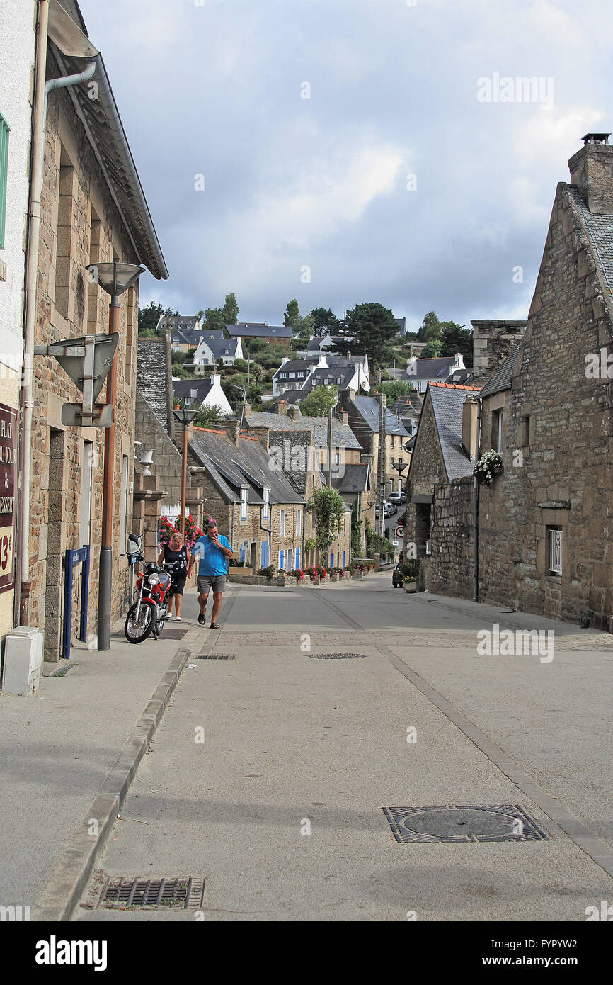 Rue typique dans un village de Bretagne. Banque D'Images