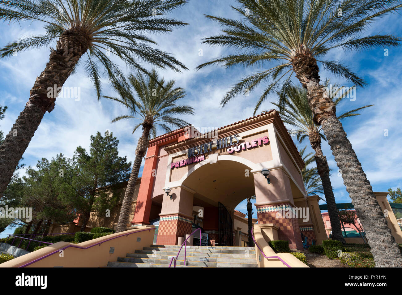 Le Desert Hills Premium Outlets, solderie, Palm Springs, California, USA Banque D'Images