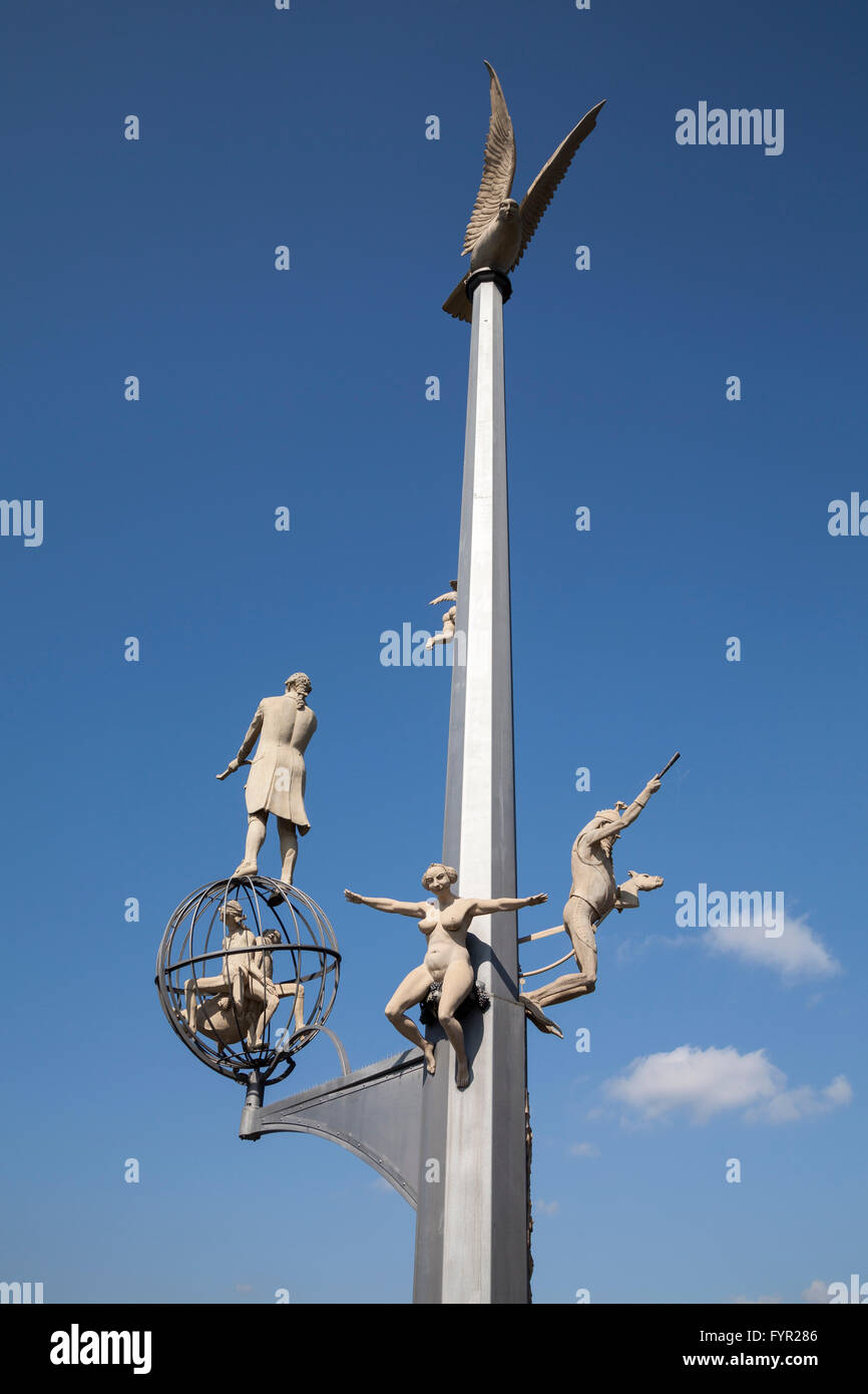 La colonne magique par Peter Lenk sur le port mole, le lac de Constance, Meersburg, Bade-Wurtemberg, Allemagne Banque D'Images