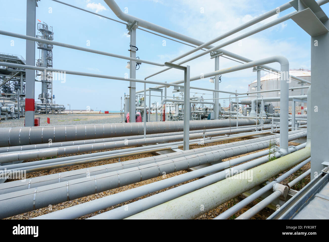 L'équipement et de la raffinerie de pétrole en pipeline Banque D'Images