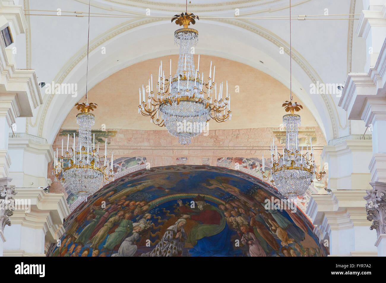 Des lustres et fresque du 12ème siècle par Filippo Lippi La cathédrale de Spolète en Ombrie Italie Europe Banque D'Images