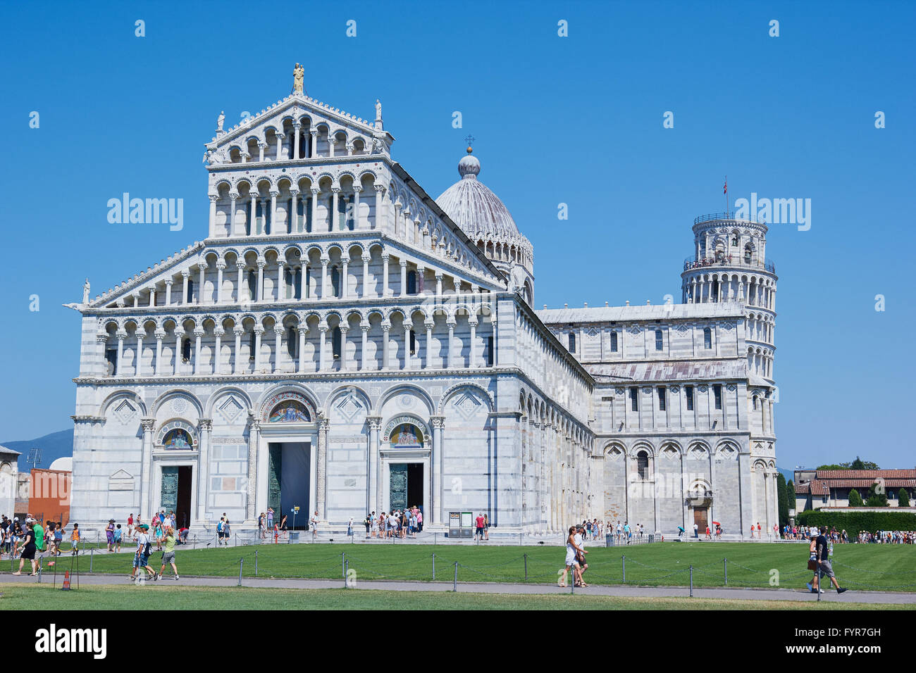 La cathédrale de Pise et la Tour penchée de la Piazza dei Miracoli Toscane Italie Europe Banque D'Images
