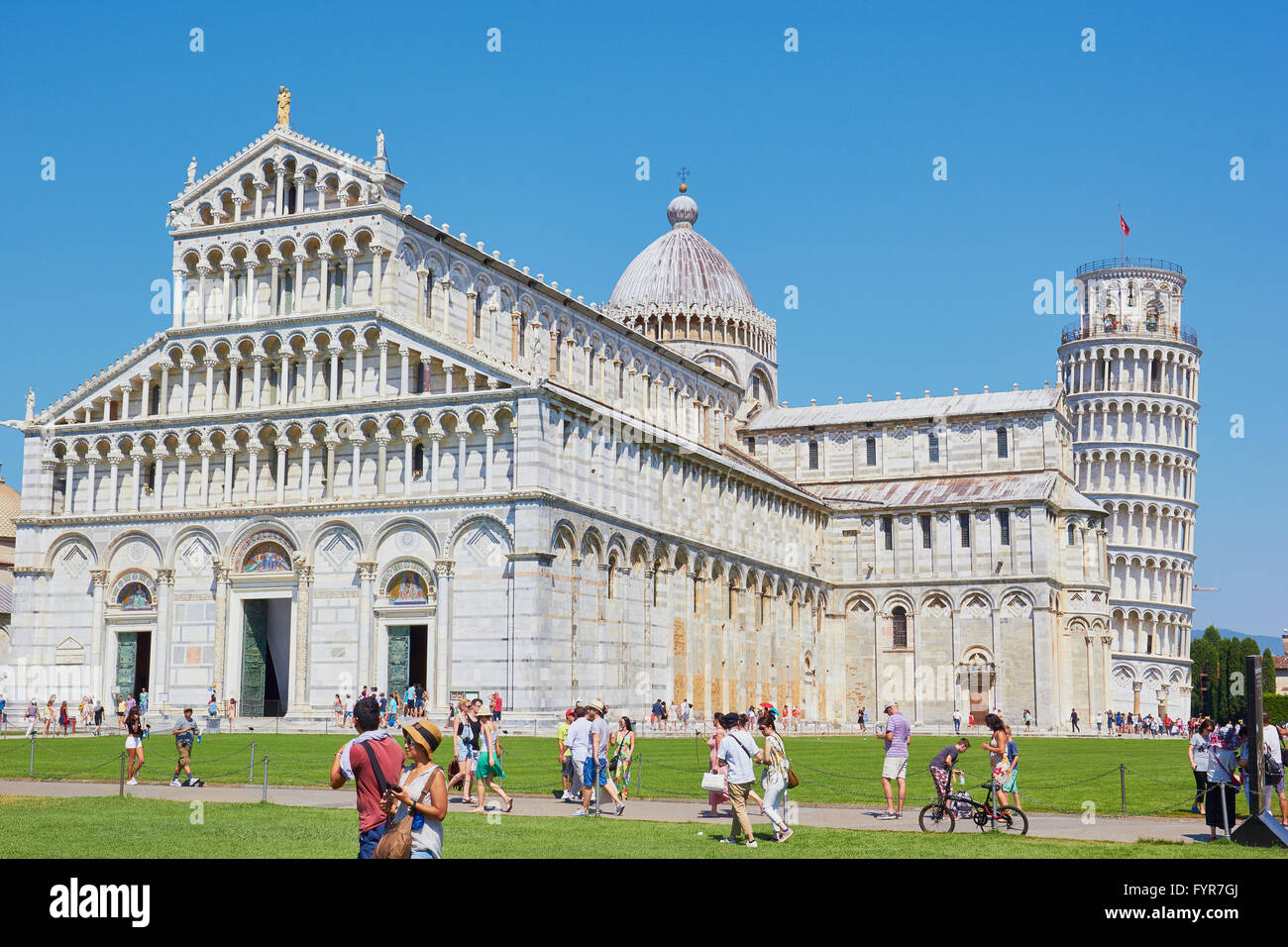 La cathédrale de Pise et la Tour penchée de la Piazza dei Miracoli Toscane Italie Europe Banque D'Images