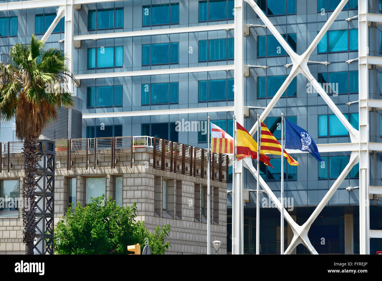 L'Hôtel Des Arts est un 44 étages, 483 chambres hôtel de luxe sur le front de mer de Barcelone, Catalogne, Espagne, Europe Banque D'Images