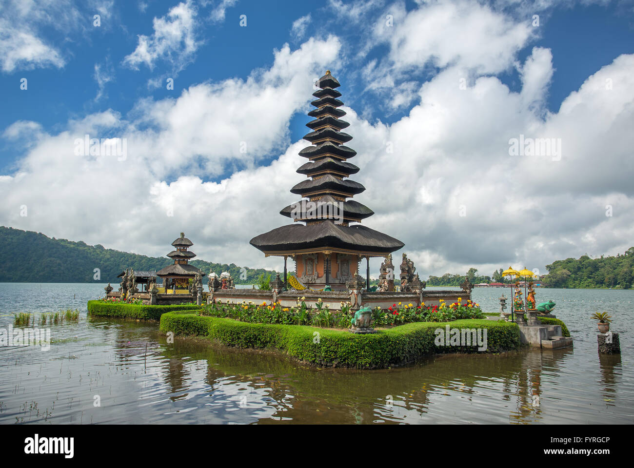 Pura Ulun Danu temple sur un Lac Beratan. Bali, Indonésie Banque D'Images