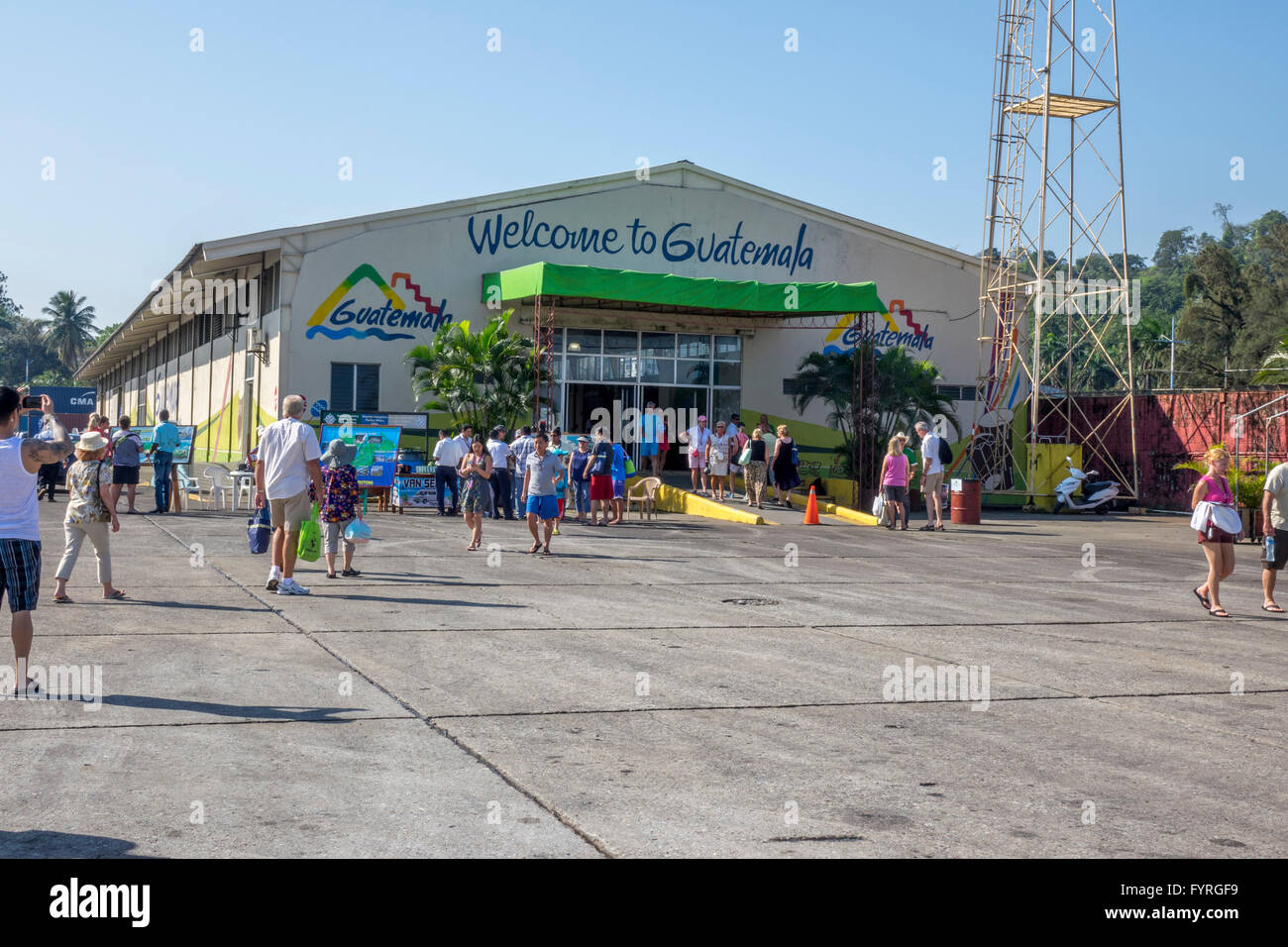 Le Centre d'accueil des navires de croisière d'extérieur de bâtiment à Santo Tomas de Castilla Guatemala Port Le port le plus achalandé en Amérique centrale Banque D'Images