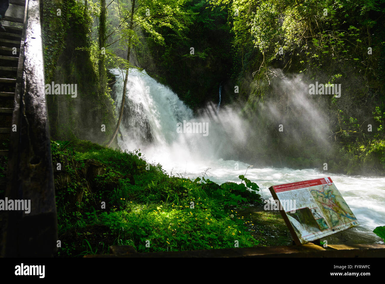 Vue intérieure du parc de la cascade de Marmore en Italie, Banque D'Images