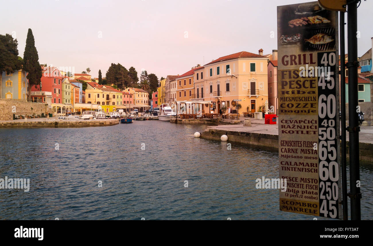 Restaurant sign in Veli Losinj harbor, Croatie Banque D'Images