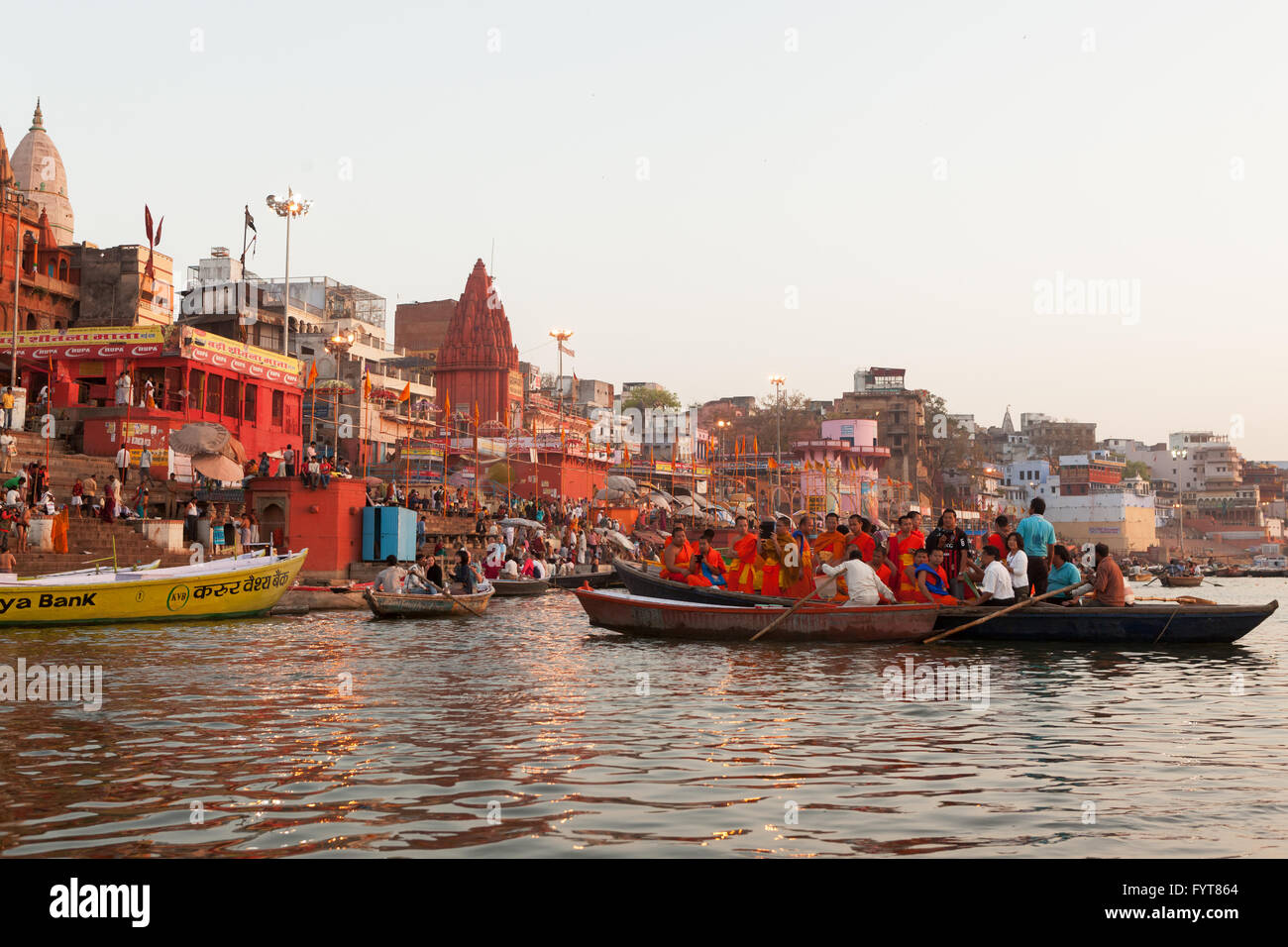 L'hindouisme et le bouddhisme ont des similitudes dans le Gange de la culture hindoue et bouddhiste, les gens vivent, prier ensemble autour de Ganges river Banque D'Images