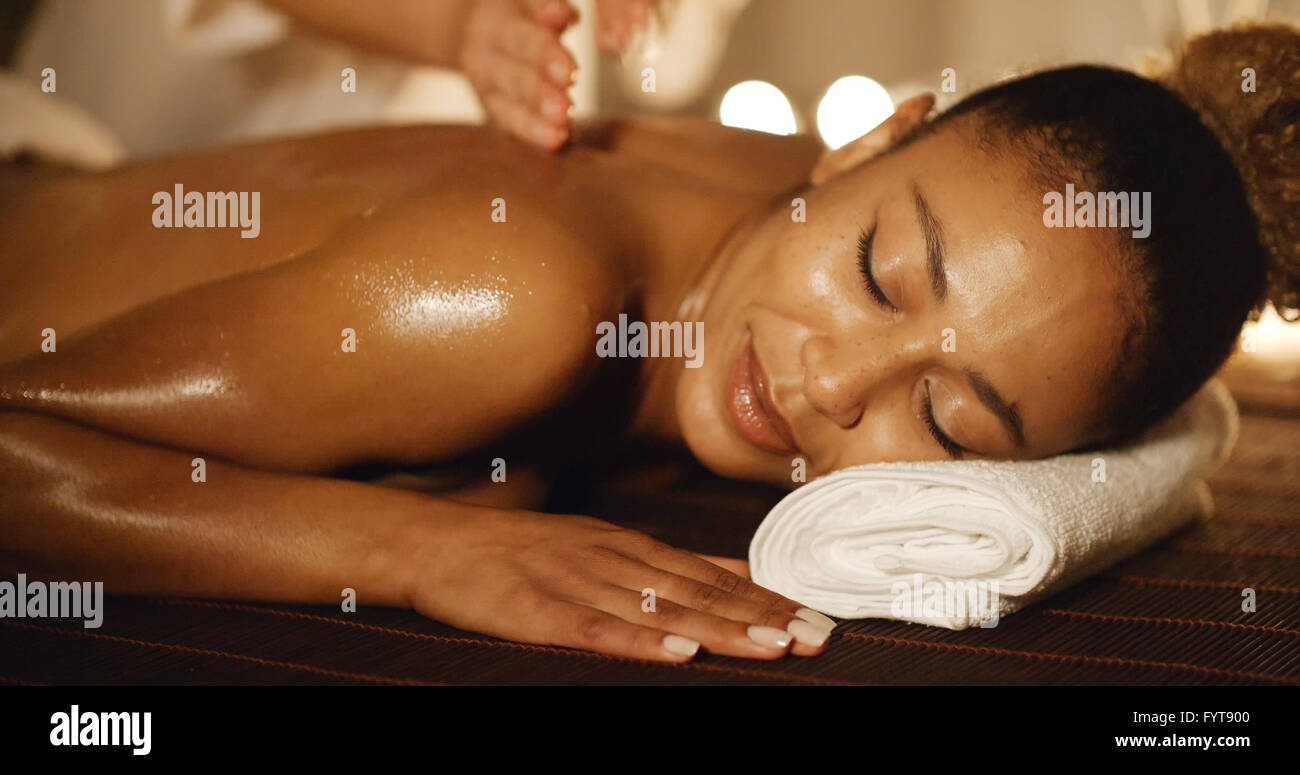 La thérapie de massage femme Retour Banque D'Images