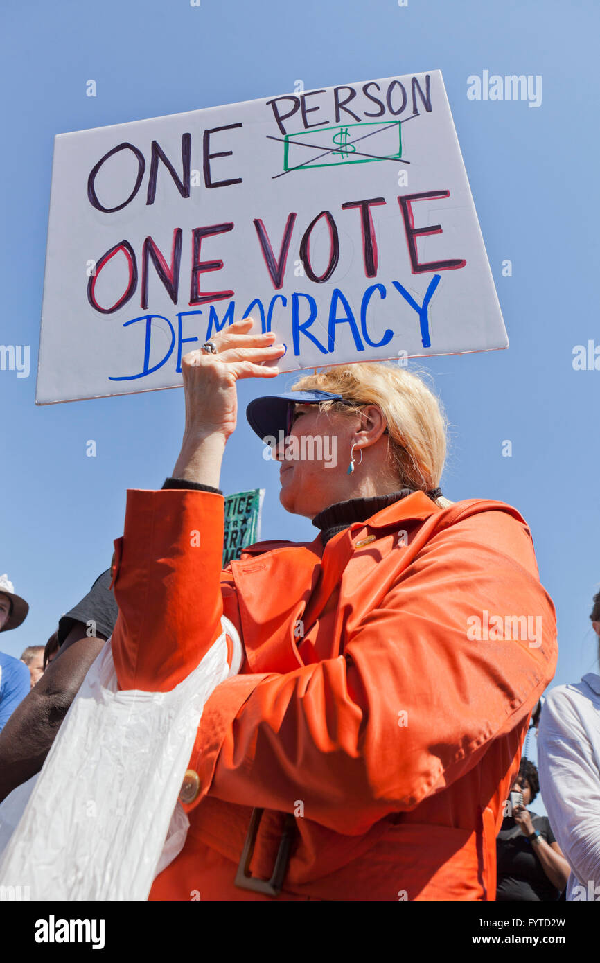 Washington, DC, USA. 11 avril, 2016. Printemps de la démocratie et de protestation des militants de mars le capitole plus de droits de vote Banque D'Images Washington, DC, USA. 11 avril, 2016. Printemps de la démocratie et de protestation des militants de mars le capitole plus de droits de vote Banque D'Images