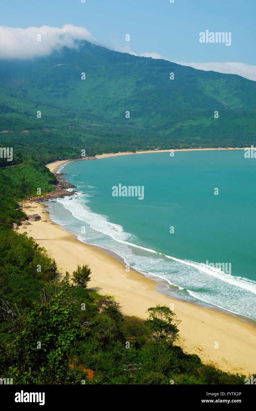 Beau paysage, Lang Co beach du col de Hai Van, merveilleux de la nature forme, vert jungle, Hue, Vietnam voyage eco Banque D'Images