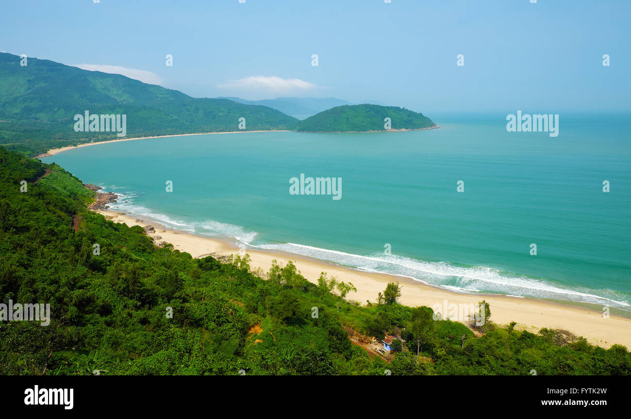 Beau paysage de la plage Lang Co., merveilleux de la nature forme avec green jungle, place pour eco travel, Hue station, Viet Nam Banque D'Images