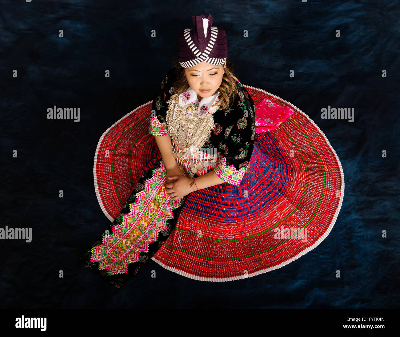 Portrait de femme Hmong en tenue traditionnelle Banque D'Images