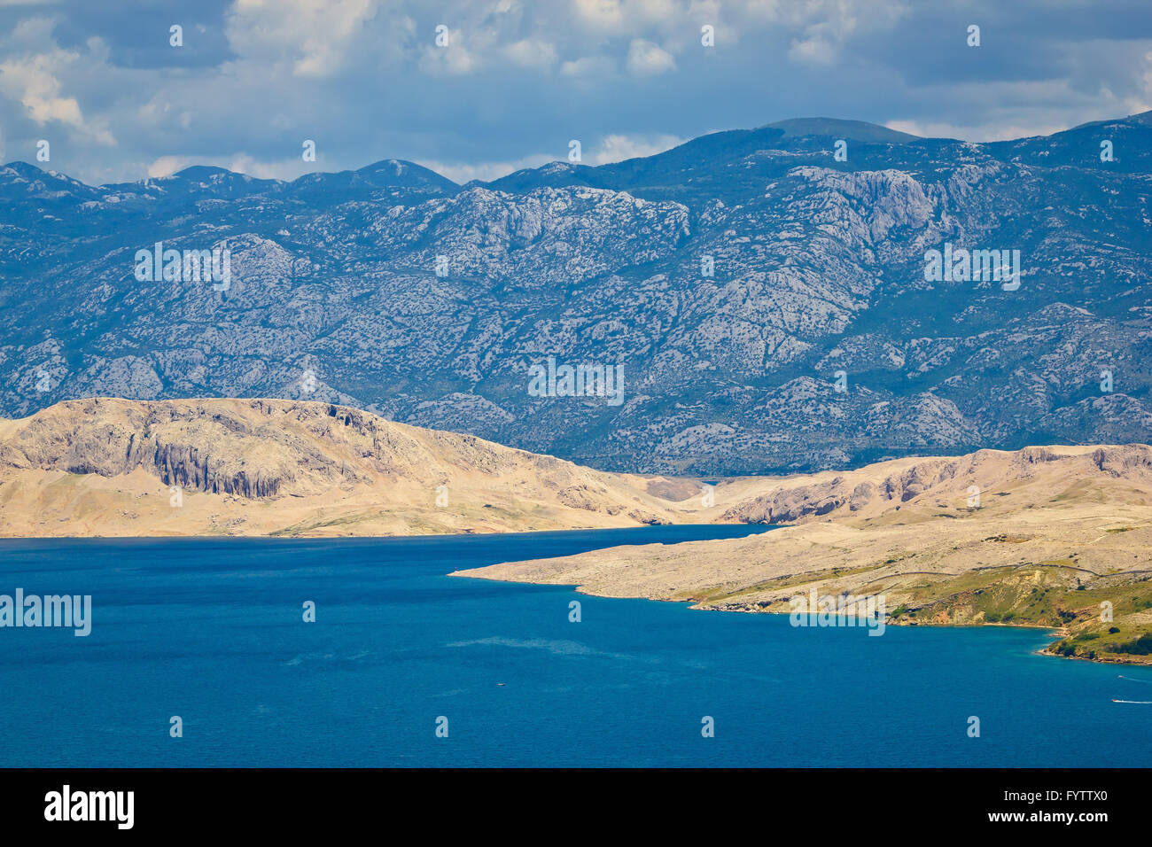 Île de Pag et la montagne du Velebit Banque D'Images