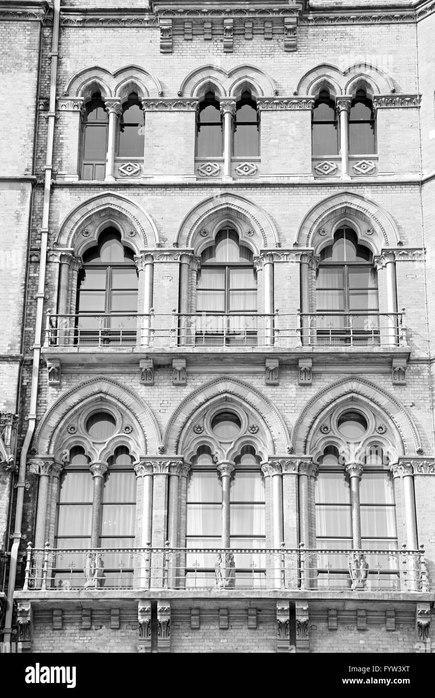 Vieux Mur architecture à Londres Angleterre extérieur en briques et windows Banque D'Images
