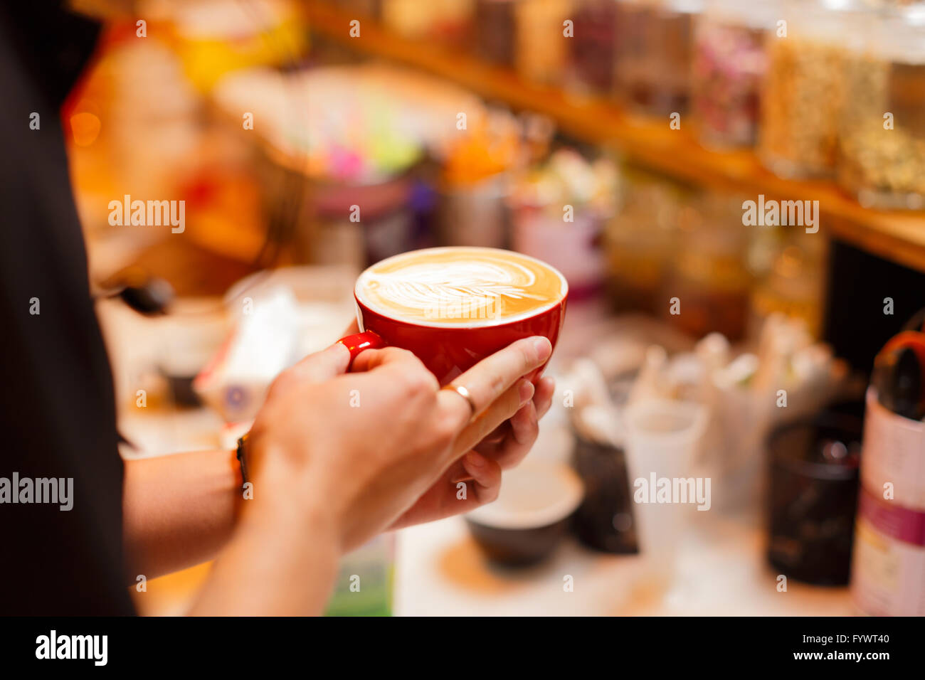 Serveuse et serveur sont en service Banque D'Images