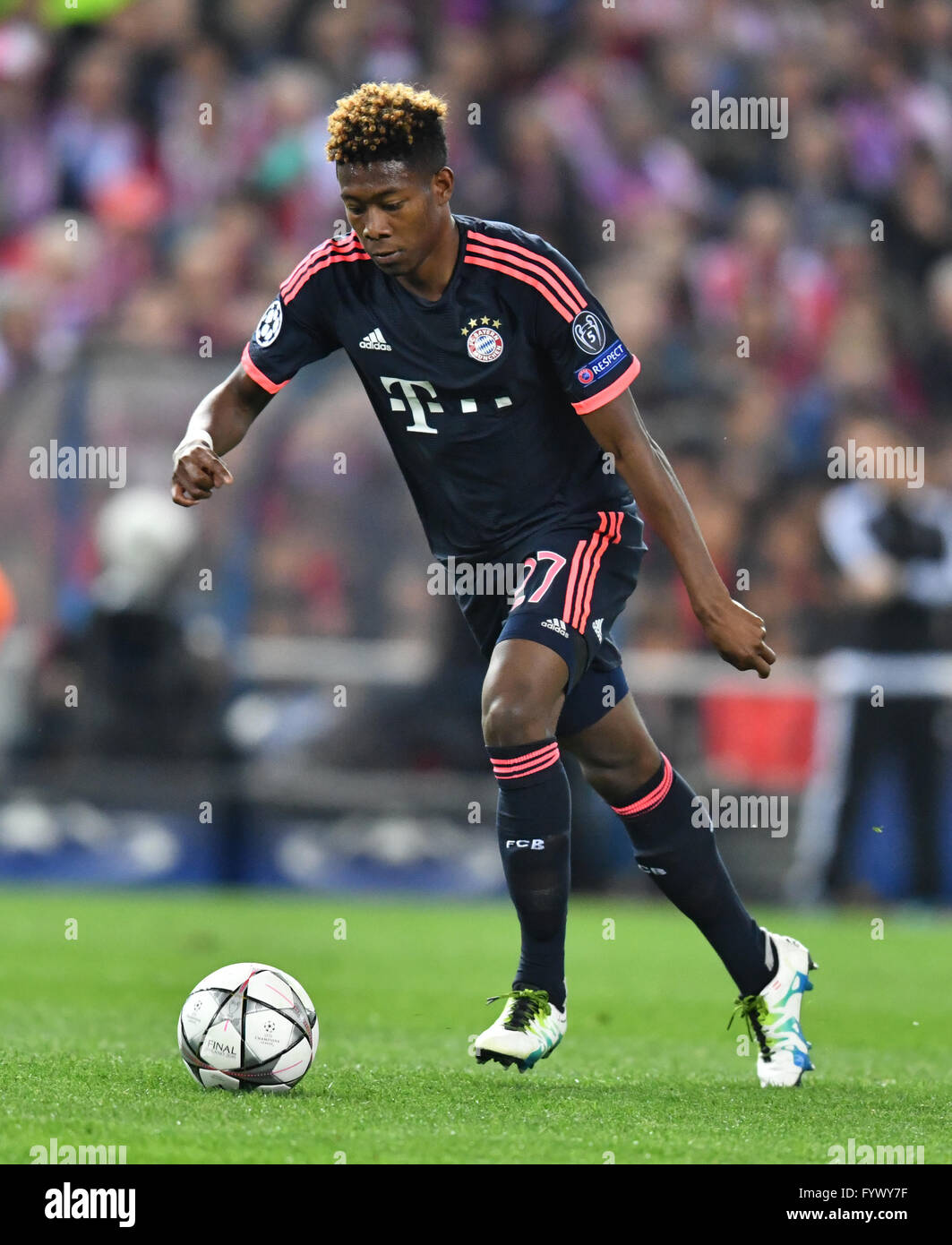 Madrid, Espagne. Apr 27, 2016. David Alaba de Munich au cours de la demi-finale de la Ligue des Champions entre l'Atletico Madrid et le Bayern Munich en stade Vicente Calderon à Madrid, Espagne, 27 avril 2016. Photo : PETER KNEFFEL/dpa/Alamy Live News Banque D'Images