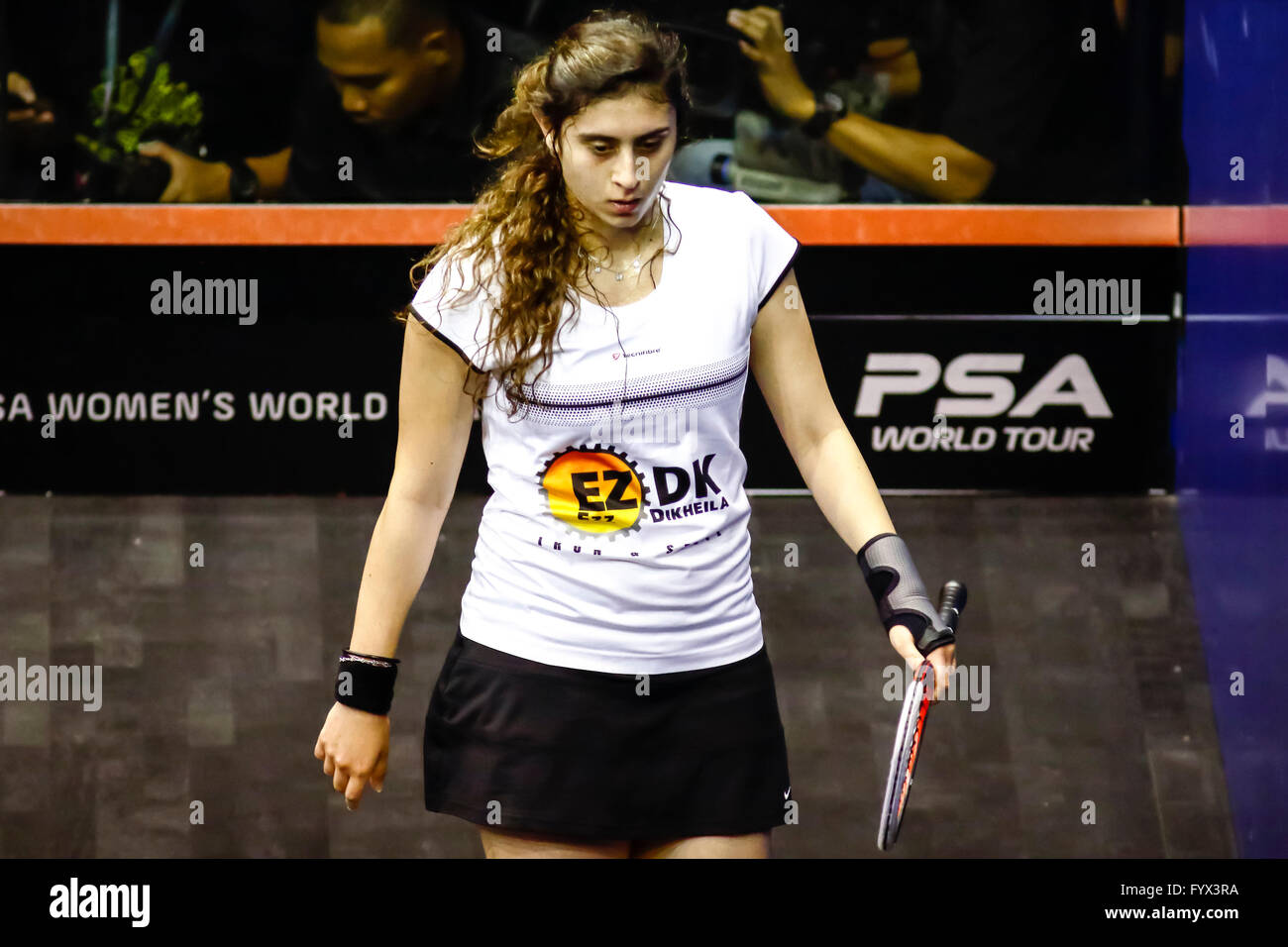 Kuala Lumpur, Malaisie. Apr 28, 2016. L'Égypte Nour El Sherbini knock-out squash malaisien reine Nicol David en quart de finale au Championnat du Monde à Kuala Lumpur, Malaisie. Credit : Danny Chan/Alamy Live News. Banque D'Images