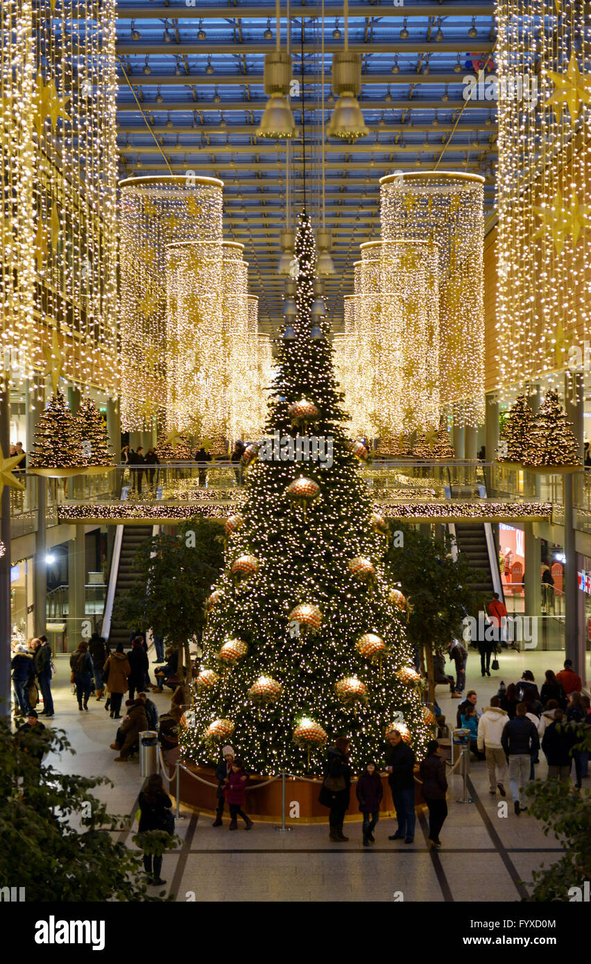 Centre commercial Potsdamer Platz Arkaden, décorés, arbre de Noël, les achats de Noël, Potsdamer Platz, Tiergarten, Berlin, Allemagne / Potsdamer Platz, d'Arcades Banque D'Images