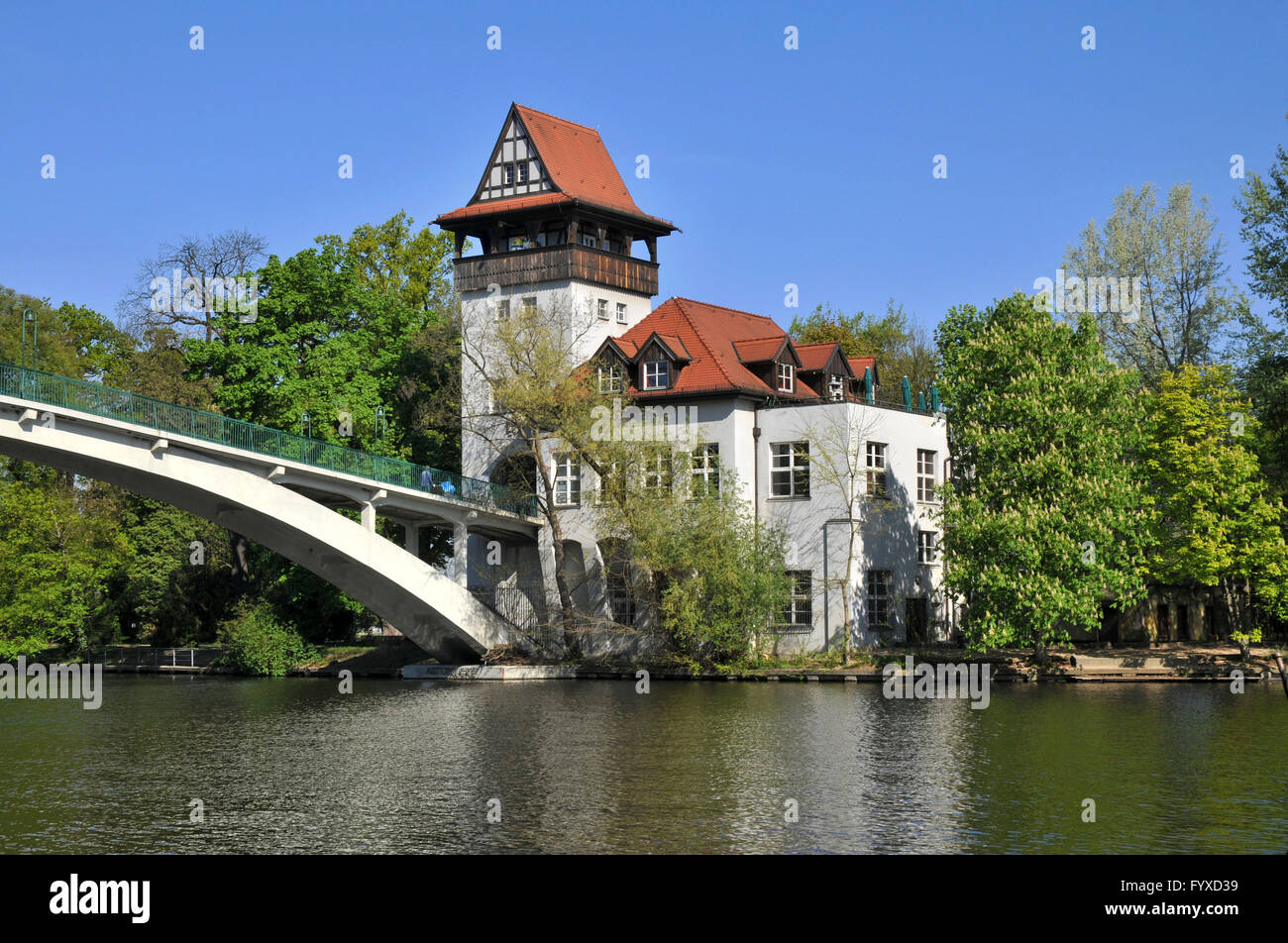 Abteibrucke pont, Spree, île de la jeunesse, parc de Treptow, Alt-Treptow, Treptow-Kopenick, Berlin, Allemagne / Abteibrücke, Abbey bridge, Treptow-Köpenick Banque D'Images