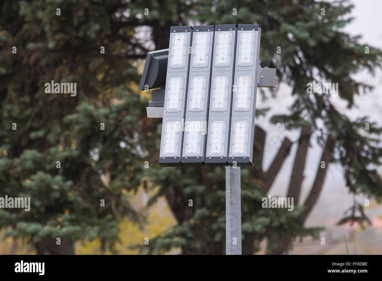 Une lanterne d'éclairage à LED sur un poteau Banque D'Images