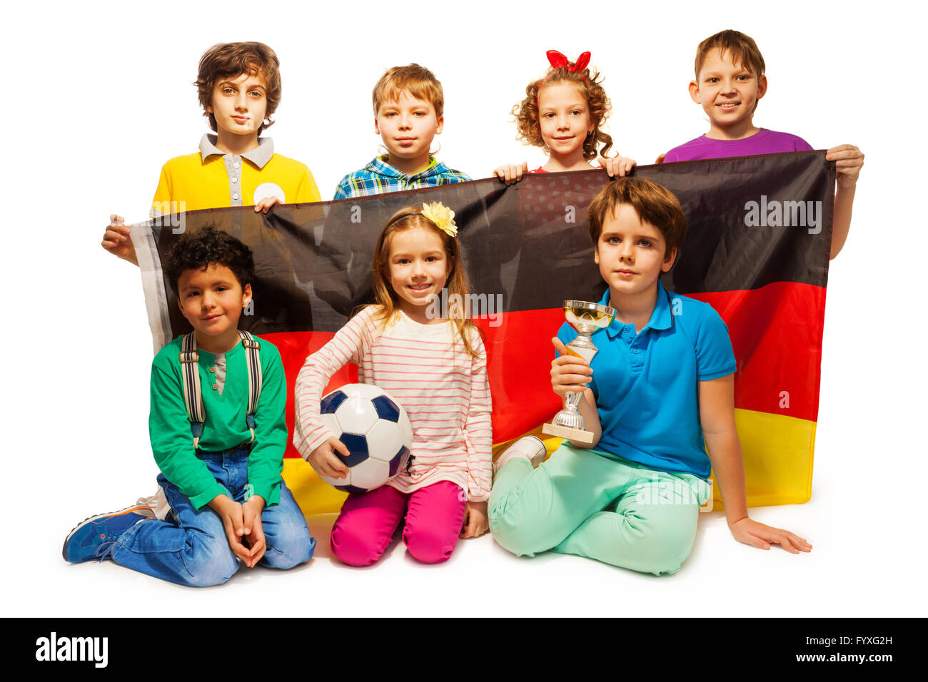 Les jeunes joueurs de football allemand avec une tasse et la balle Banque D'Images