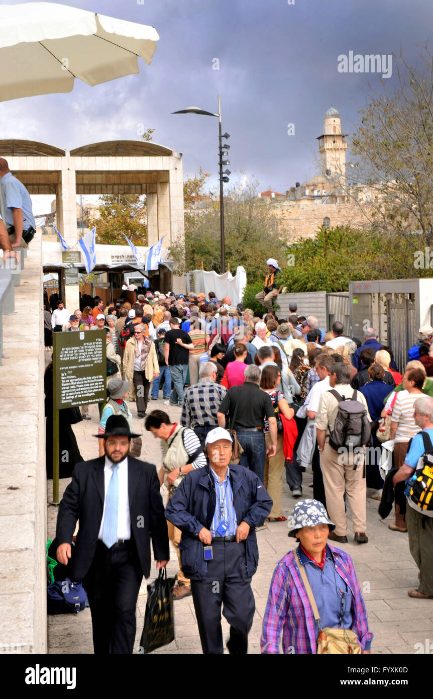 Contrôle d'entrée, l'entrée, la file d'attente, ligne, contrôle, contrôle de sécurité, Mur des lamentations, le Mont du Temple, Jérusalem, Israël / Kotel Banque D'Images