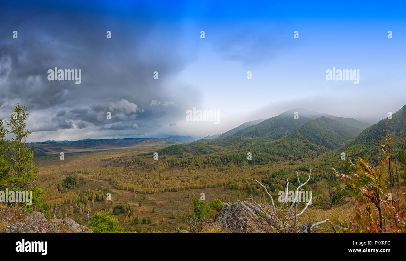 Montagnes dans beauty day Banque D'Images